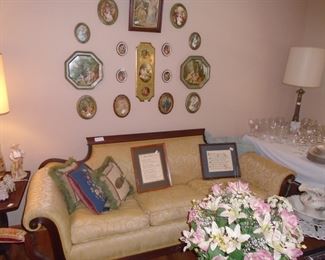 Sofa, Italian Florentine pictures