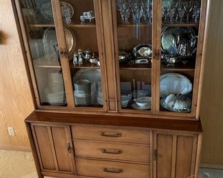 MCM DREXEL Heritage Meridian Display Cabinet