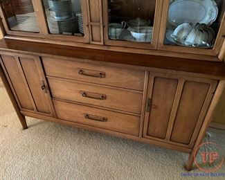 MCM DREXEL Heritage Meridian Display Cabinet