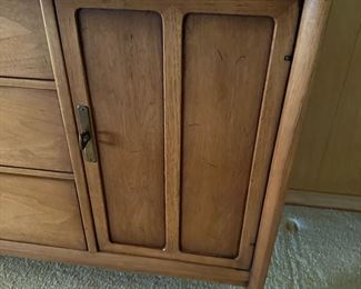 MCM DREXEL Heritage Meridian Display Cabinet