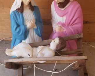 Lighted 3 Piece Nativity Set