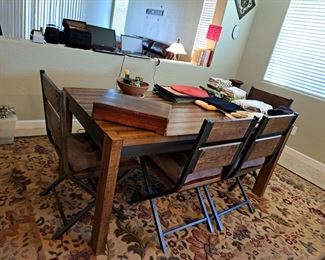 This table is gorgeous! Definitely needs a new Home! Perfect condition !
