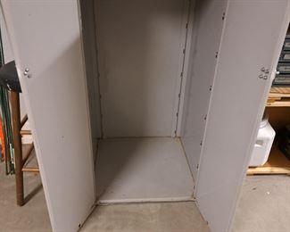 Roomy ! You can put a lock on it !