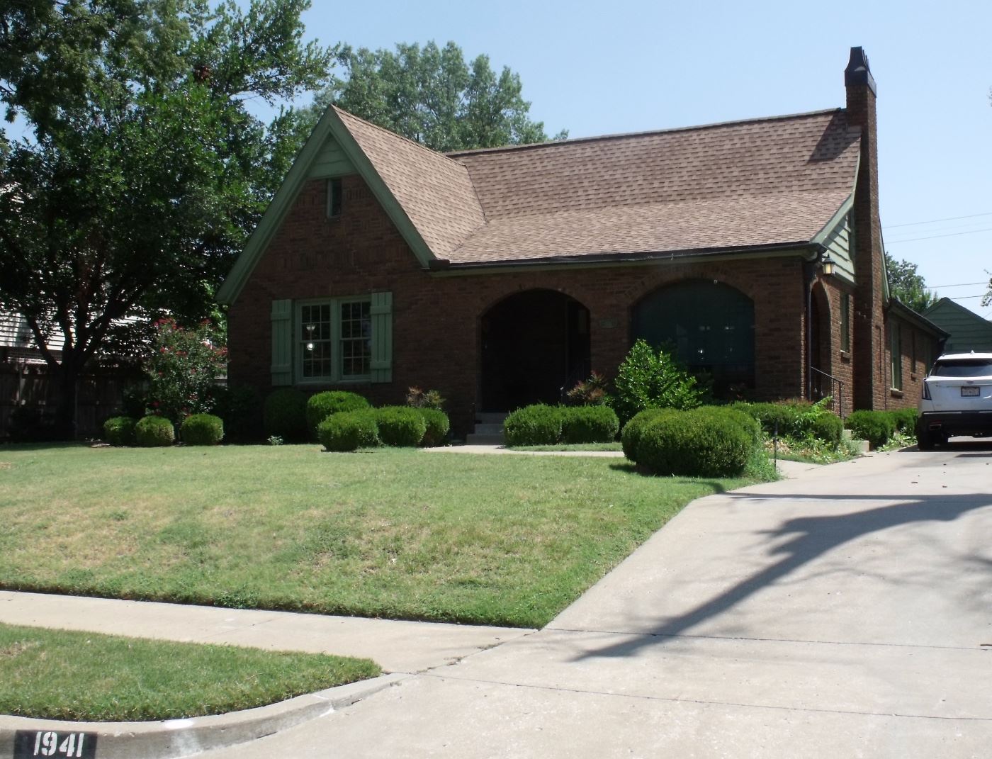 Vintage, Primitives Estate Sale in Tulsa, OK starts on 8/9/2023