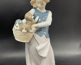 LLADRO FINE SPANISH PORCELAIN GIRL WITH PUPPY BASKET
