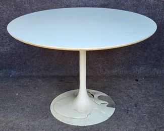 Saarinen Style Dining Table
