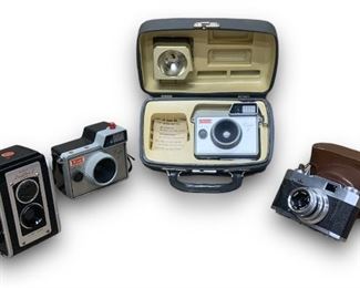 Vintage 35mm Film Cameras Including: x2 Ansco Cadet II Point & Shoot Cameras, A Kodak Duaflex II TLR Camera, And A Atlas 35 Deluxe Rangefinder Film Camera w/ A Leather Carrying Case
