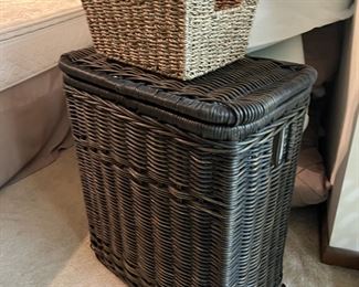 Laundry hamper
