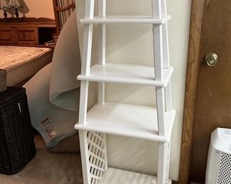 Shelf tower