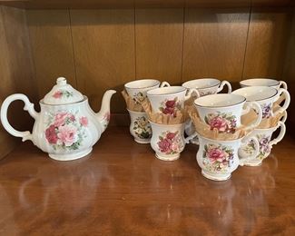 Teapot and teacups