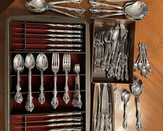 Setting for 12 Onieda