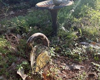 Bird lawn art and bird bath