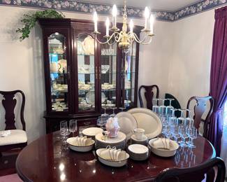 Beautiful Thomasville lighted hutch