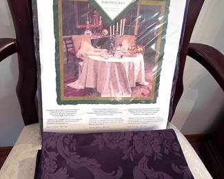 Never epened/never used Waterford table linen w/8 napkins