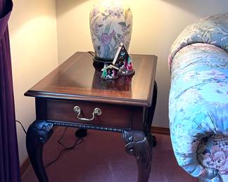 Matching Thomasville Cherry side tables and matching porcelain lamps