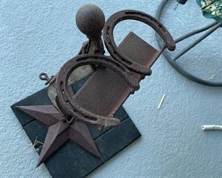 $30 - Rustic Horseshoe Double Cup Holder Stand