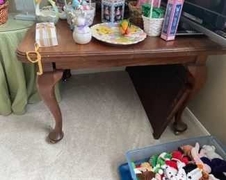 $75 - Vintage Dining Table ONLY (with leaf)