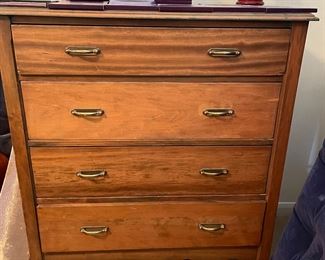 $80 - Vintage Dresser