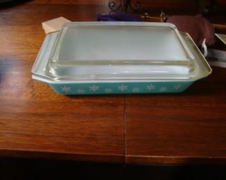 Pyrex Bowl w/Lid