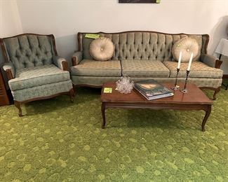 This lovely set is in “like new” condition!!! Hello turquoise and gold!