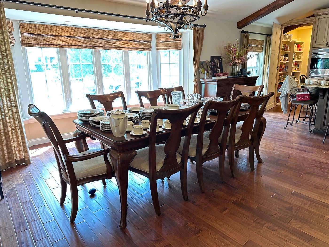 Nice & New in Creve Coeur MoMo Estate Sale starts on 8/12/2023
