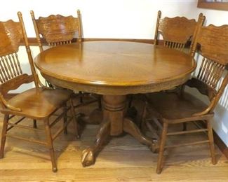 Round/Oval Oak Claw Foot Kitchen Dining Table w/4 Chairs & Leaf