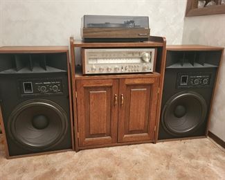 Vintage Realistic Stereo