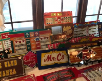 Glass slot machine front panels 