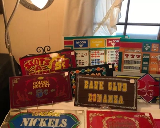 Glass slot machine front panels 