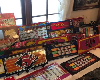 Glass slot machine front panels 