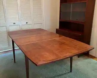 Lane Rhythm Mid Century Walnut Drop Leaf Expanding Dining Table With 1 Leave (29"H x 42"W x 62-1/2"L with 18"L Leaf)