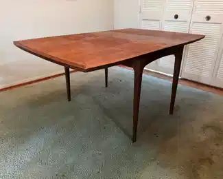 Lane Rhythm Mid Century Walnut Drop Leaf Expanding Dining Table With 1 Leave (29"H x 42"W x 62-1/2"L with 18"L Leaf)