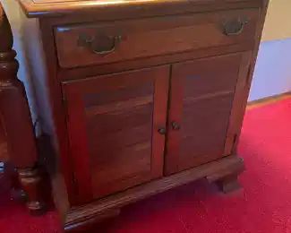 Thomasville 1 Drawer / 2 Door Nightstand (pr)