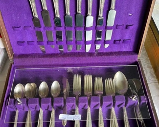 Sterling Silver Flatware (47pc - 1533gms, 8 knives)