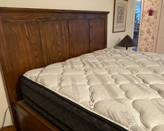 queen platform bed