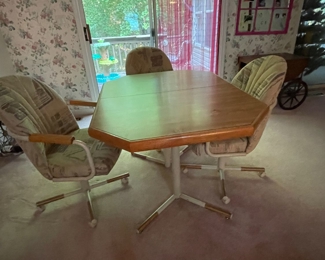 table w/3 chairs on rollers