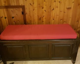 Chest w cushion