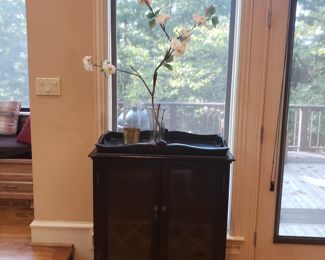 Bar cabinet w glass doors