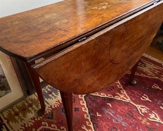 Period drop leaf table.