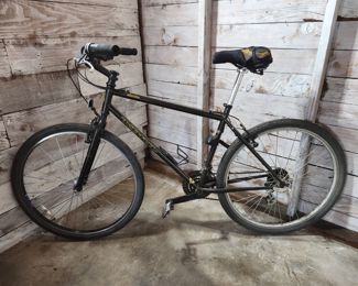 Kona Smoke Mens Bike $225 or bid #31