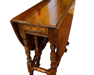 MAKE OFFER.  ALL OFFERS CONSIDERED.  MAKE OFFER.  ALL OFFERS CONSIDERED.    $400 USD     English Gate Leg Two Drawer Drop Leaf Turned Legs Table LA178-30    Description:  Beautiful English gate leg table with an oval tabletop, barley twist legs and block feet. Open the gate legs and voila! A petite dining table. 
Dimensions: 14 x 36 x 30"H closed; 55 x 36 x 30"H open
Condition: Very good condition
Local pick up Potomac, MD.  Located on first floor.  Contact us for shipper suggestions.    https://goodbyhello.com/products/la178-30?_pos=10&_sid=f4cf1db7b&_ss=r