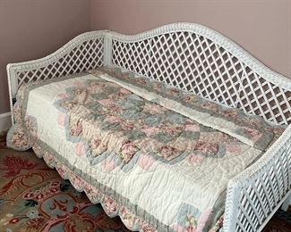 Trundle bed pulls out