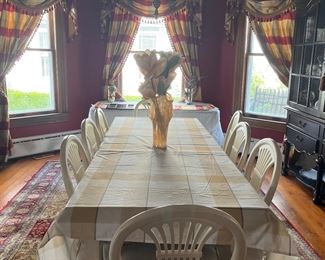 Dinning room 8 chairs table w/2 leaves and table mates