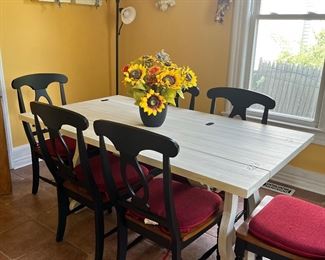 Country table with six chairs brand new mint condition sorry kitchen set has been sold