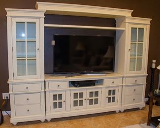 White entertainment system, Samsung TV