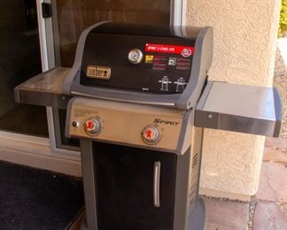 Like new Weber Spirit E-210 grill(barely used)
