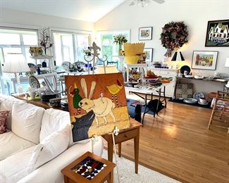 All on one level sale plus a garage . 