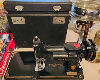 Singer Sewing Machine With Case
