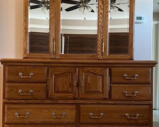 American Heirloom Furniture Traditions Dresser w 3-Part Adjustable Mirror