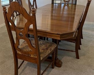 Walter of Wabash Dining Table w 2 Leaves and 6 Chairs